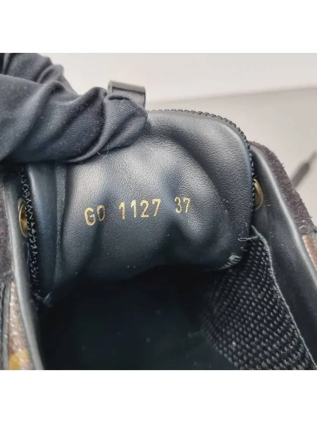 1A3CW2 Runaway Sneakers