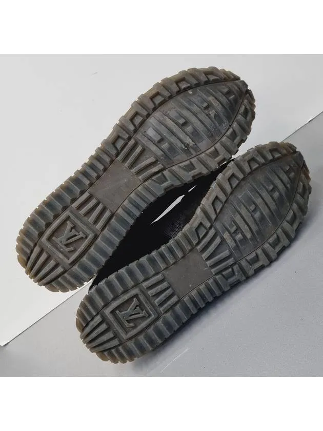 1A3CW2 Runaway Sneakers