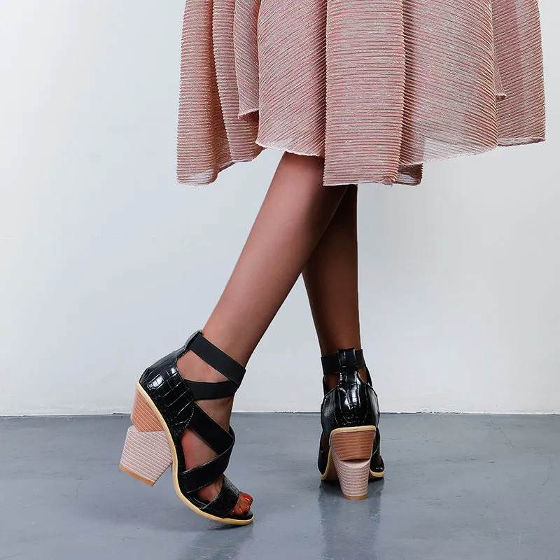 Bigsizeheels Attractive Cut-Outs Wedge Sandals - Black