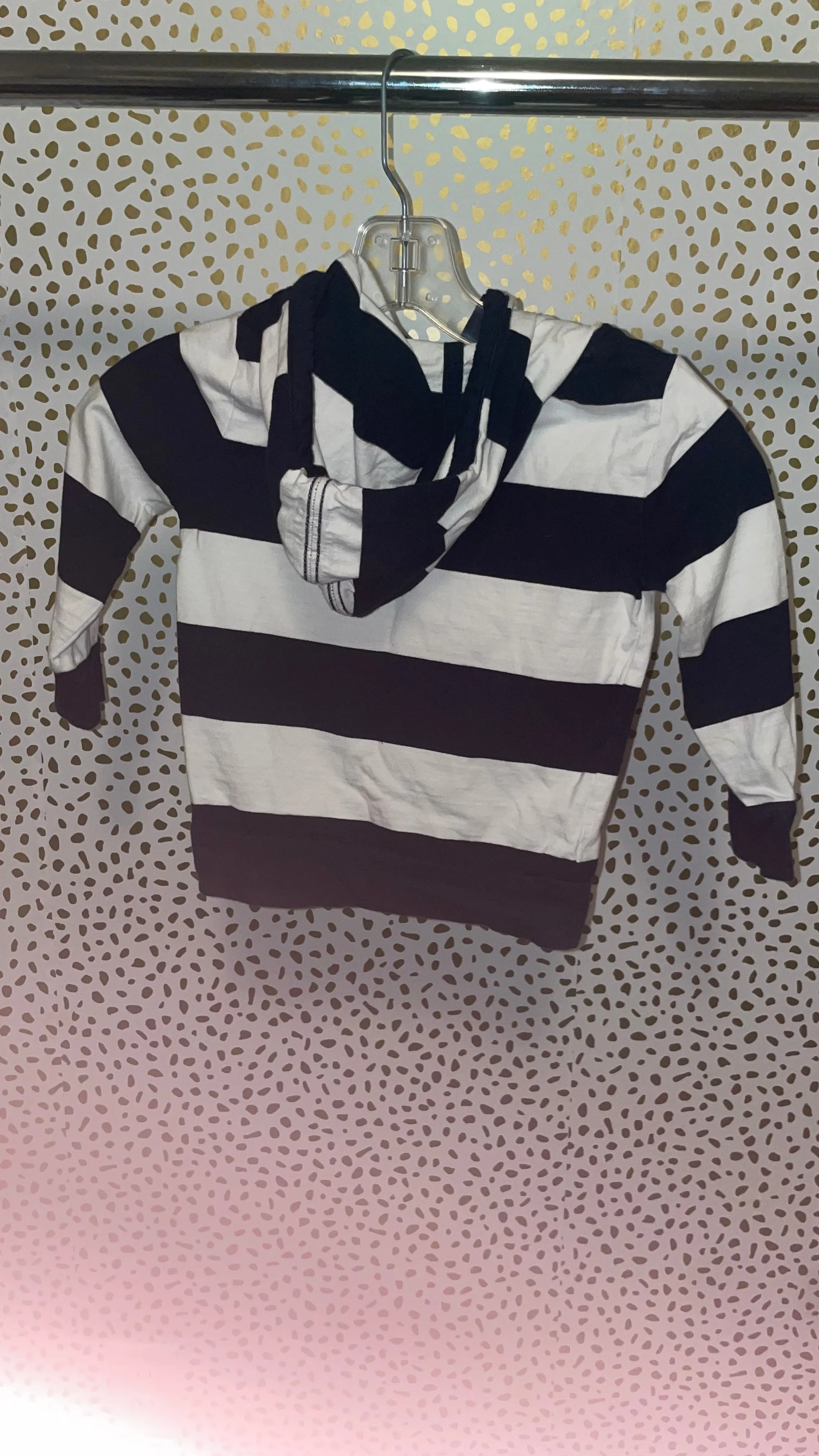 Boys hoodie size 4y *final sale*