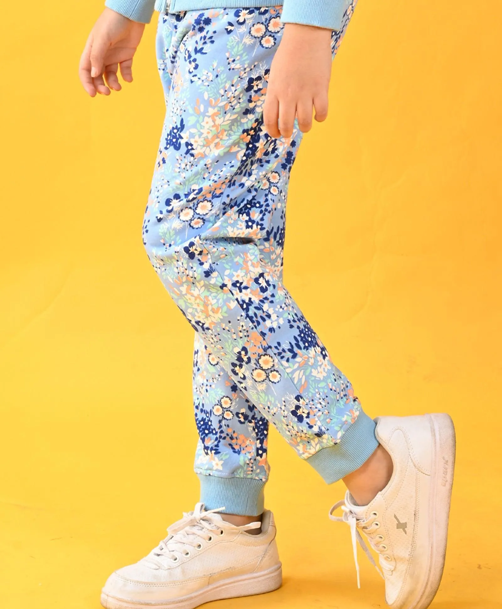 PRETTY BLUE FLOWERS FLEECE JOGGER D - BLUE