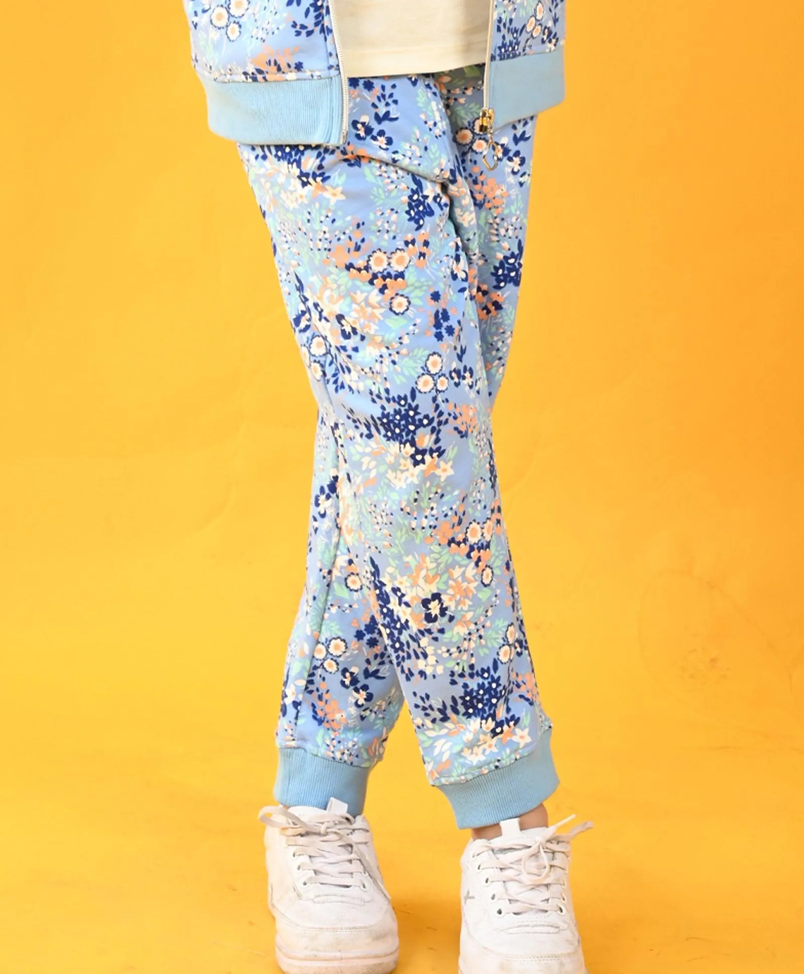 PRETTY BLUE FLOWERS FLEECE JOGGER D - BLUE
